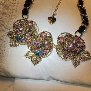 Betsey Johnson flower necklace 🌸🌸🌸